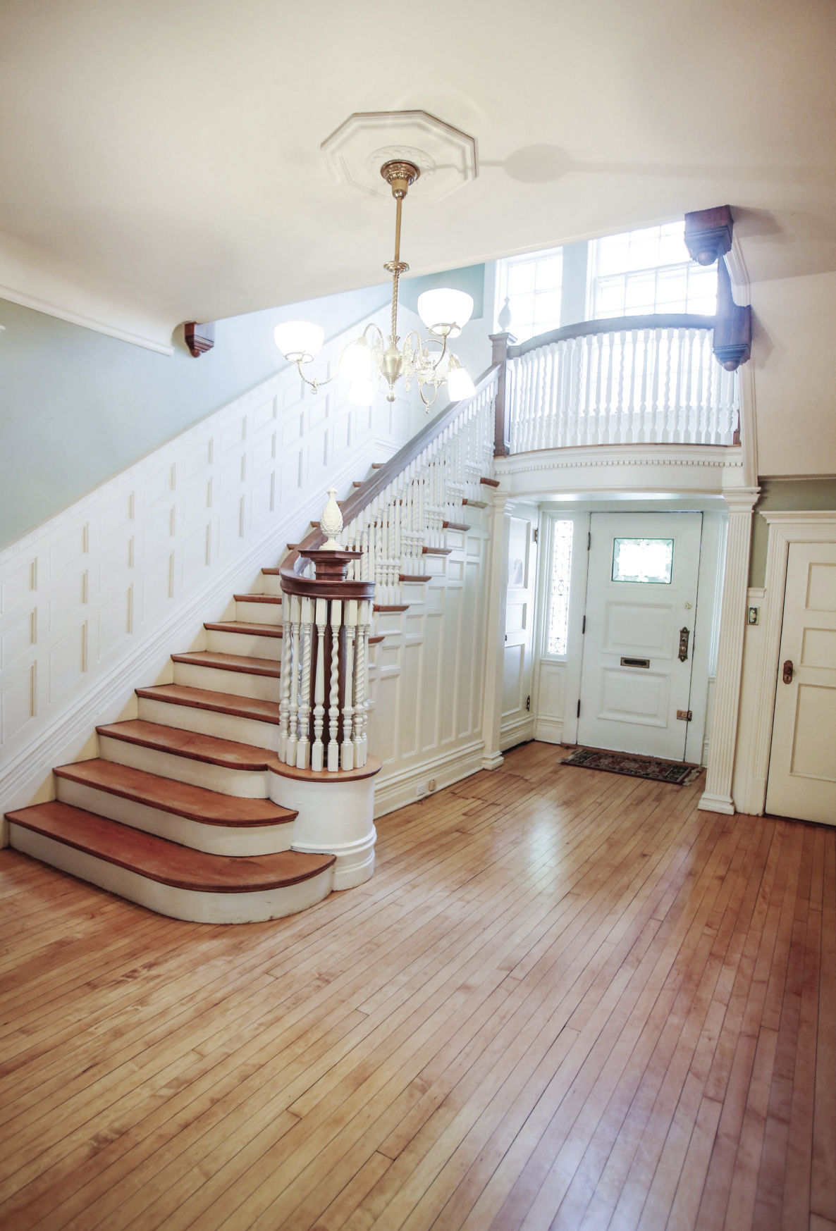 foyer.JPG